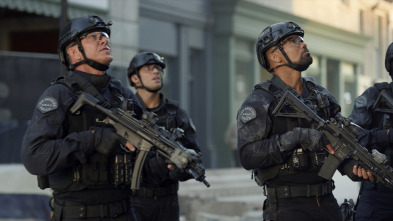 Imagen de S.W.A.T.: Los... (T2): Ep.1 La ciudad tiembla - 5