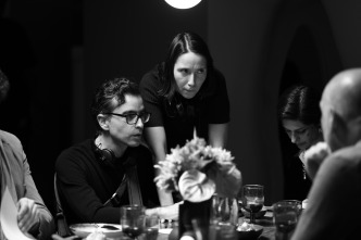 Imagen de Dos personas intercambiando saliva - 4