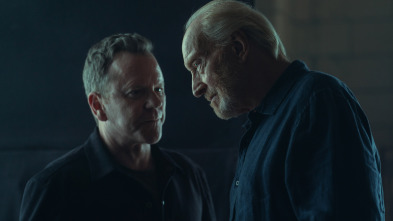 Imagen de Rabbit Hole (T1): Ep.4 The Person in Your Ear - 2