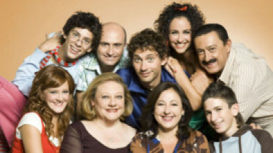 Imagen de Aída (T5): Ep.2 La inmigración vive arriba - 5