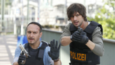 Imagen de Alerta Cobra (T16): Ep.5 En la línea de fuego - 5