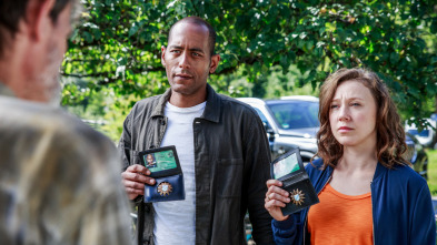 Imagen de Asesinatos en la... (T5): Ep.1 El cadáver del pantano - 4