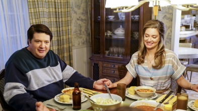 Imagen de El joven Sheldon (T1): Ep.14 Ensalada de patata, una escoba y el whisky de papá - 4