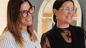 Las gemelas reforman dos veces