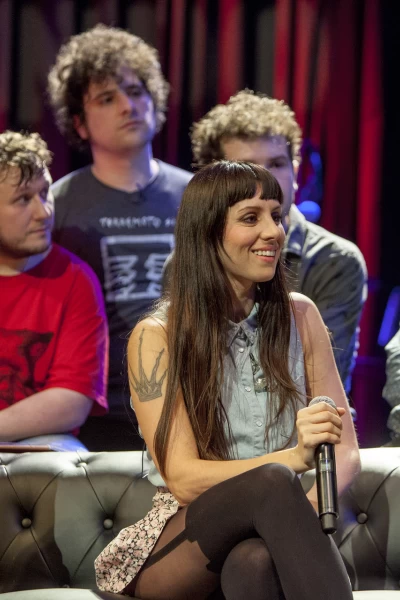 Un lugar llamado mundo. T(T2). Un lugar llamado... (T2): La mala Rodriguez, Raimundo Amador y Triángulo de amor bizarro.