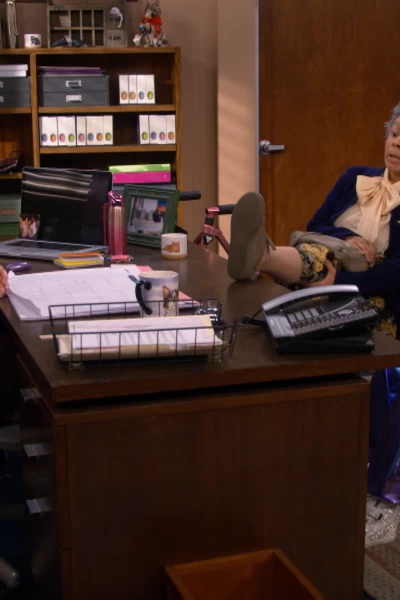 That Girl Lay Lay. T(T1). That Girl Lay Lay (T1): La abuela Fae Fae y Lay Lay