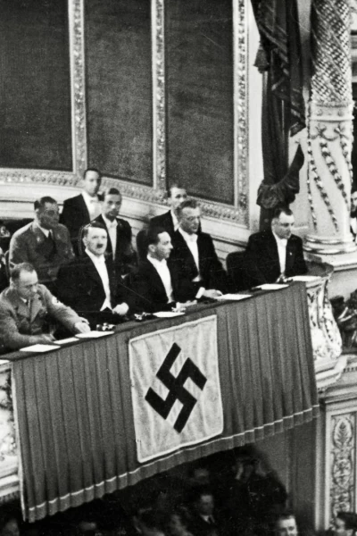 Hitler: Las cintas perdidas del Tercer Reich. Hitler: Las cintas...: El colapso