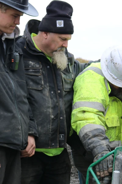 Los Hoffman: oro en las venas. T(T1). Los Hoffman: oro... (T1): Sucia minería