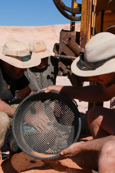 Cazadores de gemas. Cazadores de gemas: Sigue las pistas