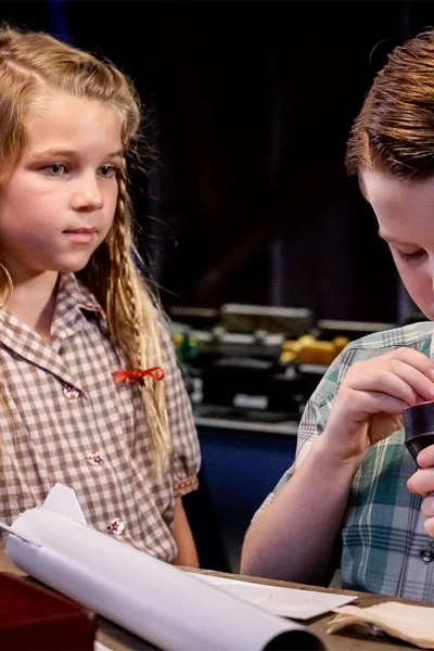 El joven Sheldon. T(T1). El joven Sheldon (T1): Ep.2 Cohetes, comunistas y bibliotecas