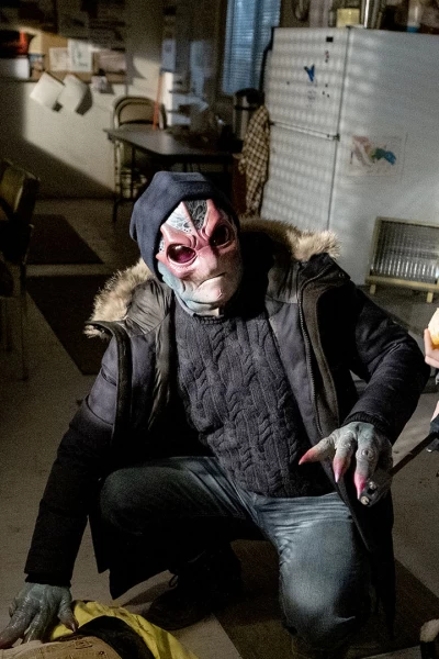 Resident Alien. T(T3). Resident Alien (T3): Ep.4 Gripe aviar