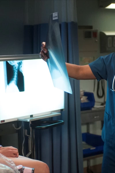 Turno de Noche. T(T1). Turno de Noche (T1): Ep.7 Hermanos de Sangre