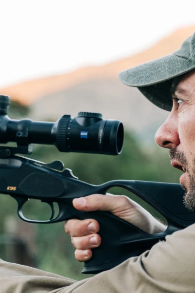 Única oportunidad. T(T2). Única oportunidad (T2): Bushbuck del Cabo: entre sombras y espinas