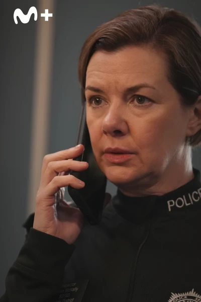 Blue Lights. T(T3). Blue Lights (T3): Ep.1 La fiesta