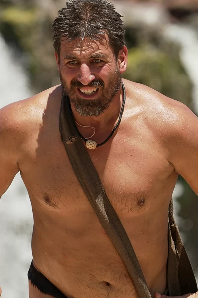 Aventura en pelotas: sólo puede quedar uno. T(T3). Aventura en... (T3): Tres perros luchan por terminar