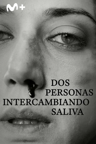 Dos personas intercambiando saliva