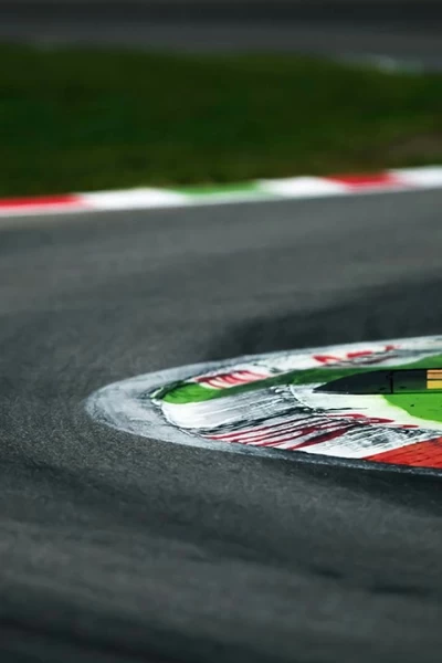 Mundial de Superbike - Donington Park. T(2025). M. de Superbike -... (2025): Carrera 2